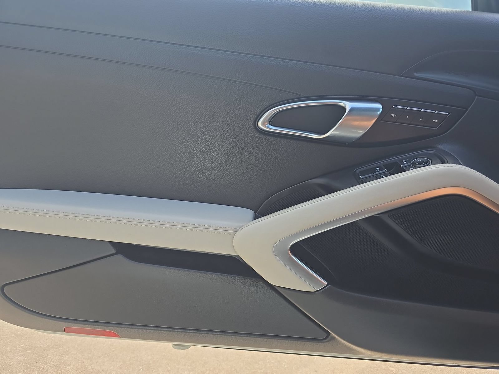 Used 2020 Porsche 718 Boxster RWD image 15