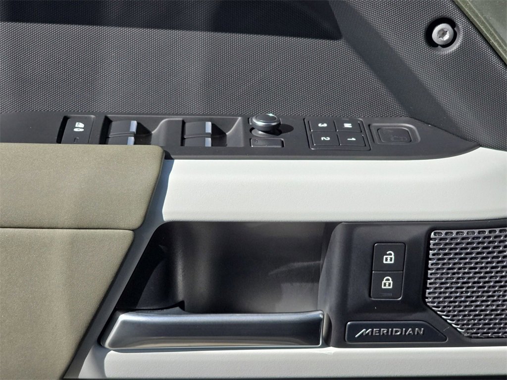 Used 2021 Land Rover Defender 110 SE image 31