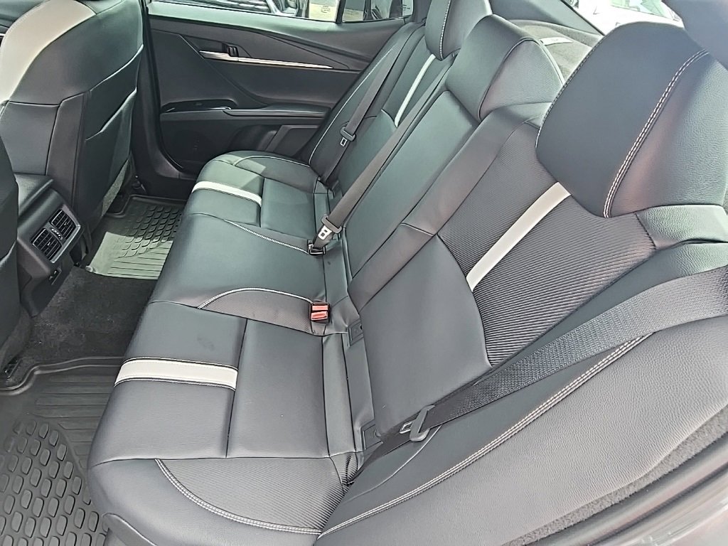 Used 2025 Toyota Camry SE image 11