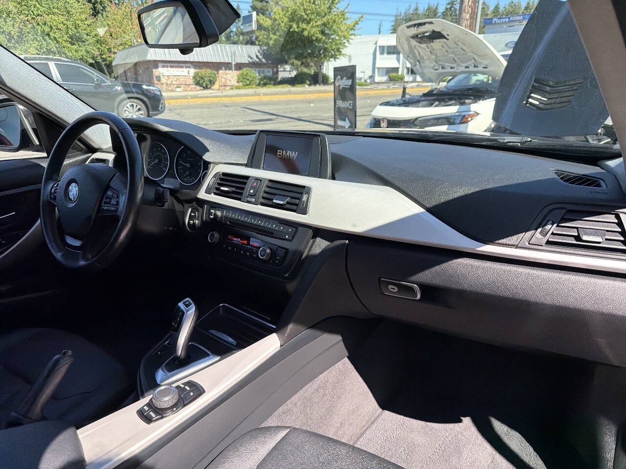 Used 2014 BMW 320i Sedan RWD image 17