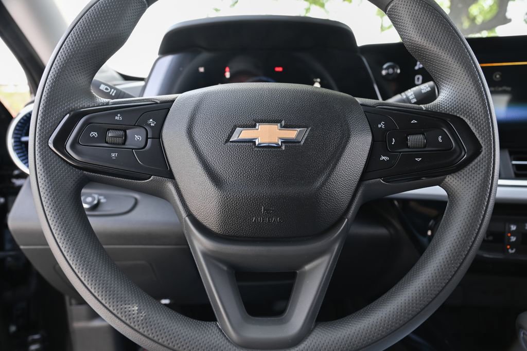 New 2026 Chevrolet Trax LT w/ LPO, Blackout Package FWD image 18