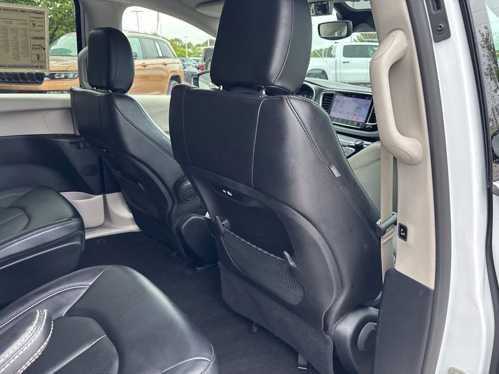 Used 2024 Chrysler Pacifica Limited FWD image 16