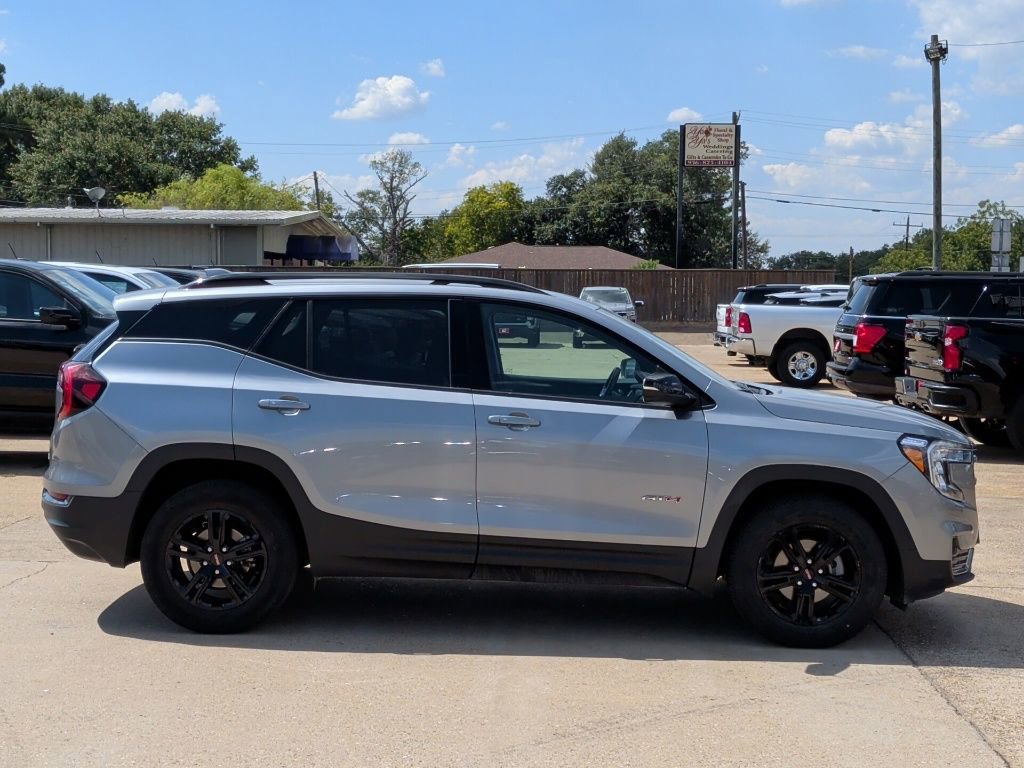 Used 2023 GMC Terrain AT4 image 9