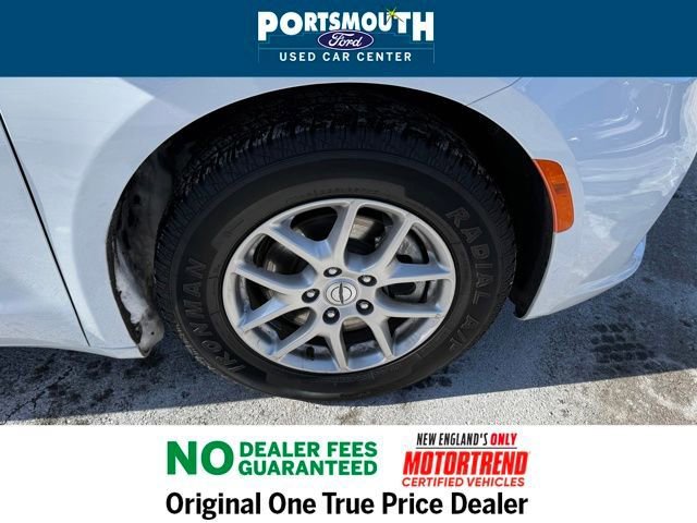 Used 2024 Chrysler Pacifica Touring-L image 37