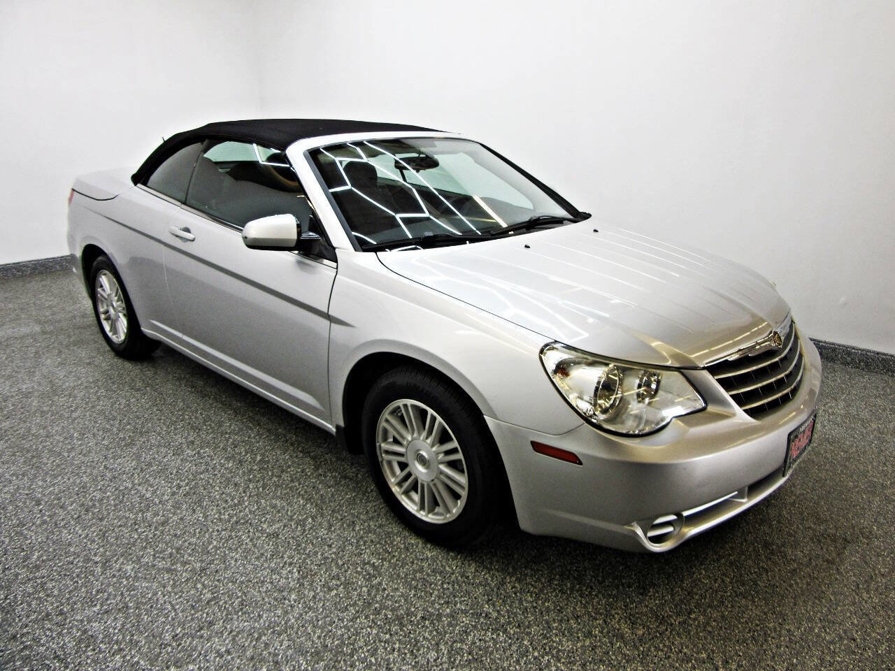 Used 2009 Chrysler Sebring Touring image 3