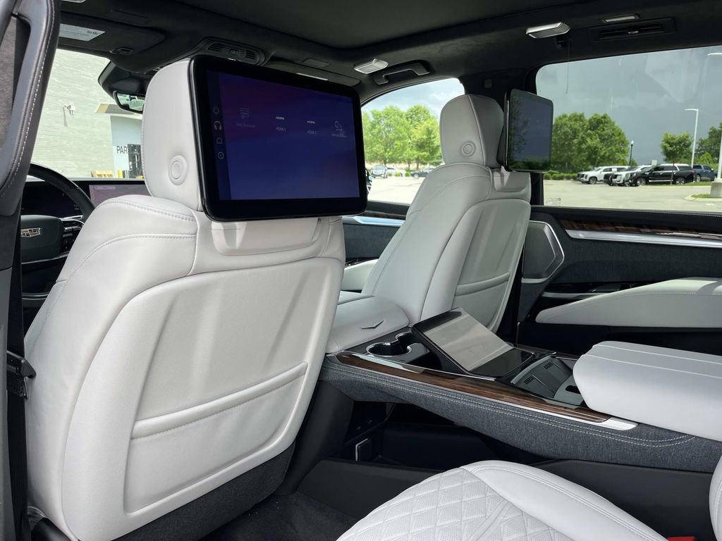 New 2026 Cadillac Escalade ESV Platinum Sport AWD/4WD image 23
