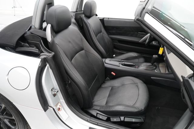 Used 2003 BMW Z4 2.5i image 52