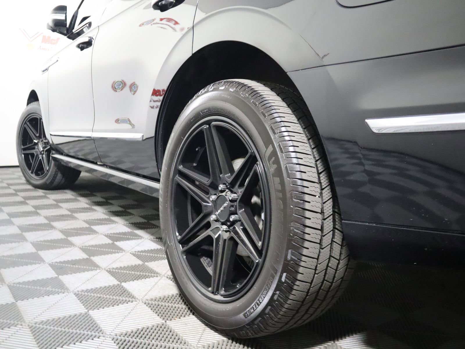 Used 2018 Lincoln Navigator Reserve w/ Technology Package AWD/4WD image 11