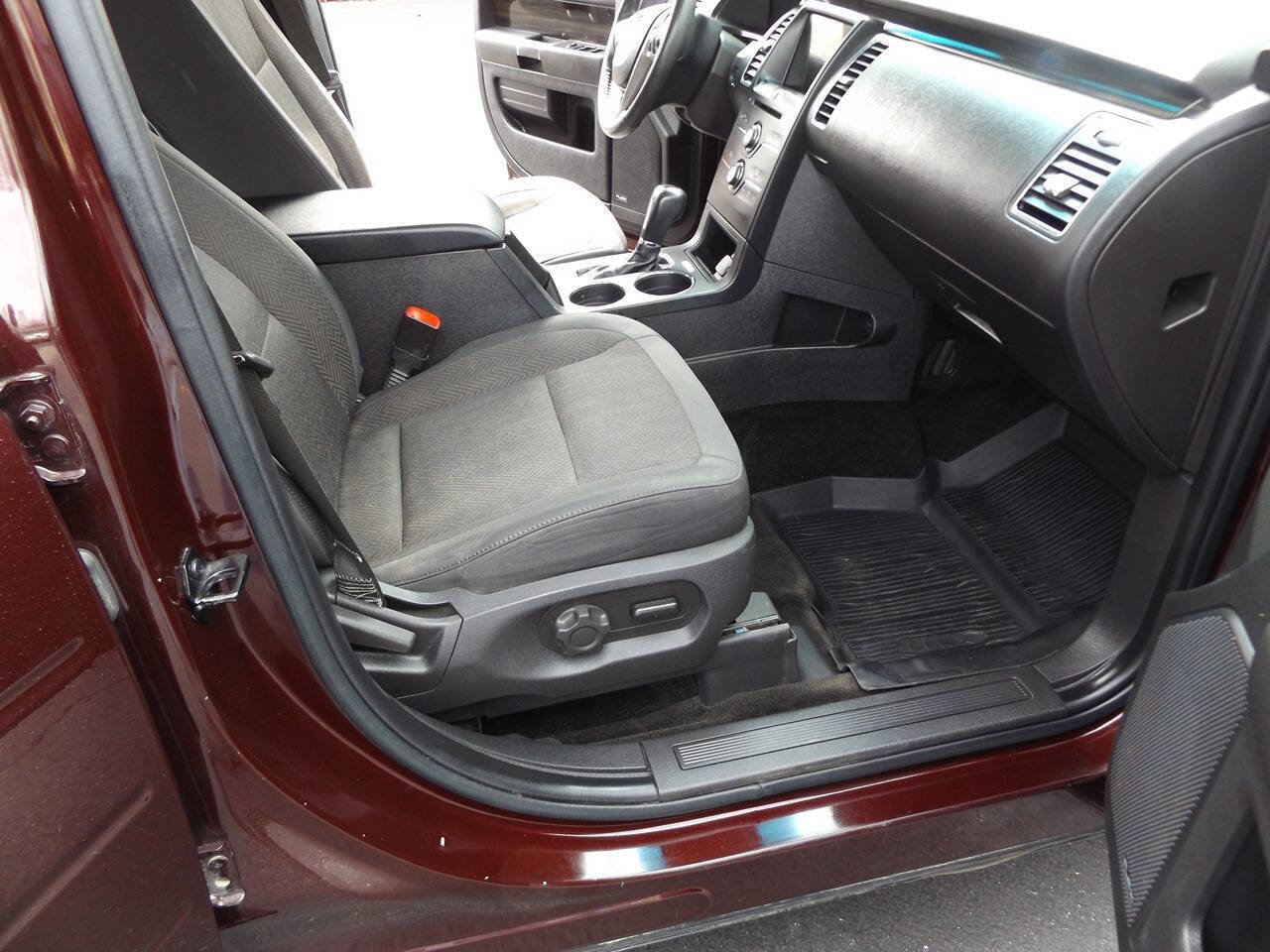 Used 2018 Ford Flex SEL image 21