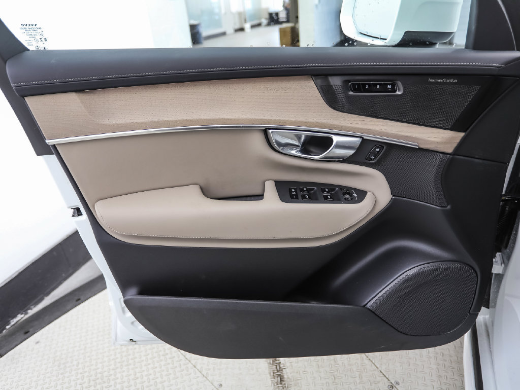 Used 2026 Volvo XC90 B6 Plus AWD/4WD image 9