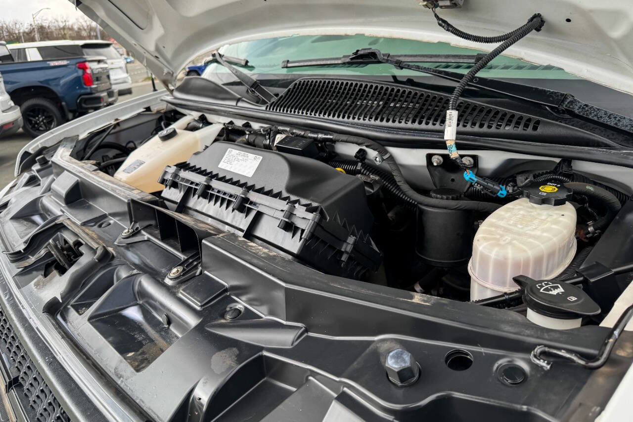 Used 2018 Chevrolet Express 2500 w/ Driver Convenience Package image 38