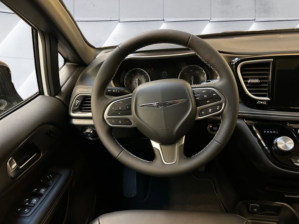 New 2026 Chrysler Pacifica Select image 13