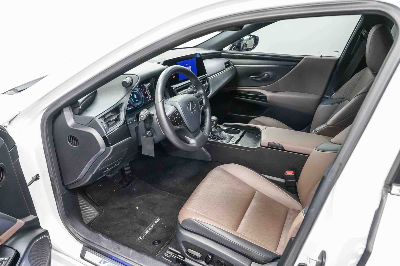 Used 2025 Lexus ES 300h w/ Premium Package FWD image 18