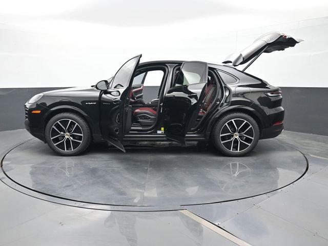 Certified 2024 Porsche Cayenne Coupe AWD/4WD image 30