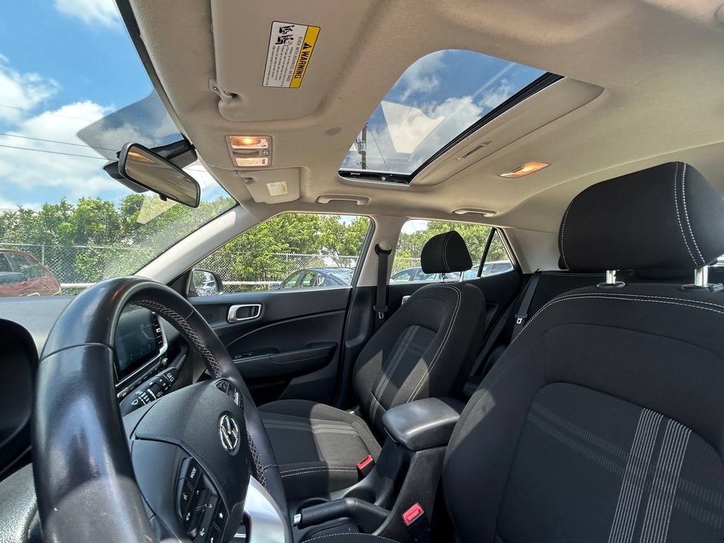 Used 2025 Hyundai Venue SEL FWD image 12