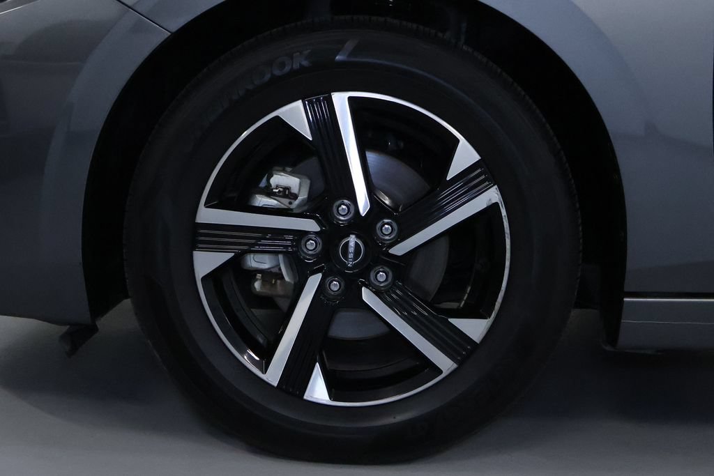 Used 2025 Nissan Sentra SV FWD image 31