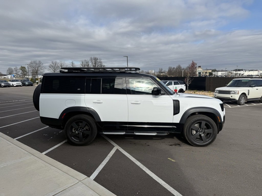 Used 2023 Land Rover Defender 130 X-Dynamic SE image 7