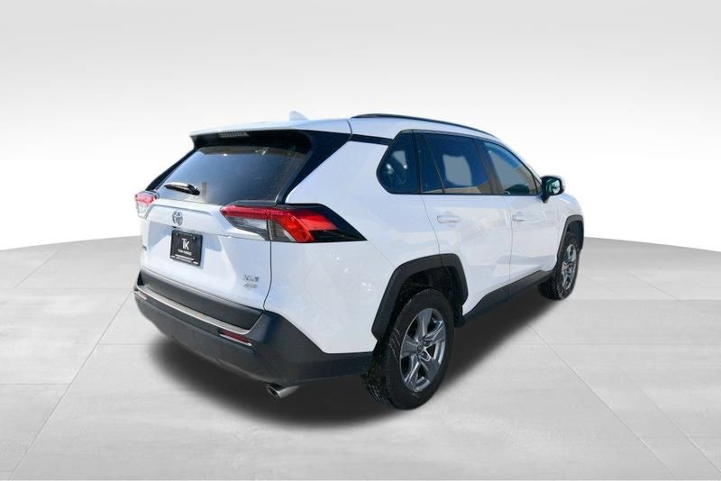 Used 2025 Toyota RAV4 XLE AWD/4WD image 7