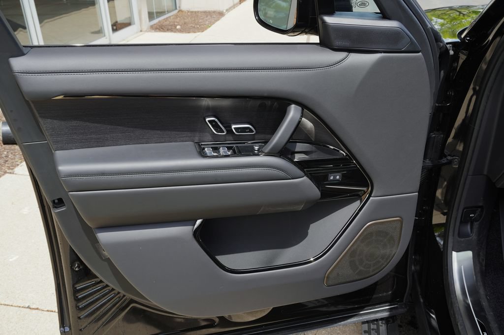 New 2026 Land Rover Range Rover SV AWD/4WD image 15