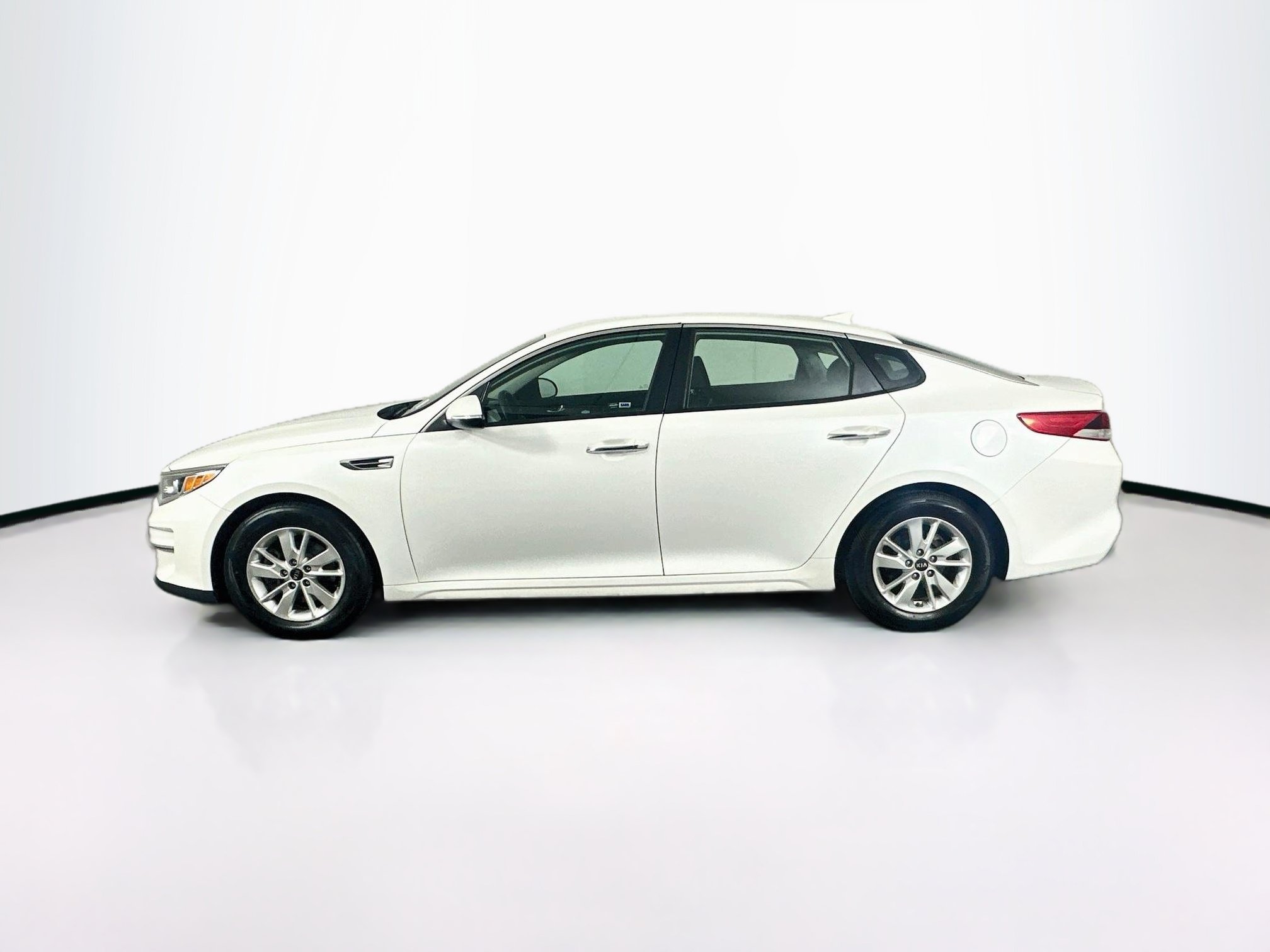 Used 2018 Kia Optima LX FWD image 4