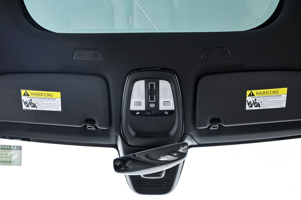 New 2026 Volvo XC60 T8 Core w/ Climate Package PRO image 17