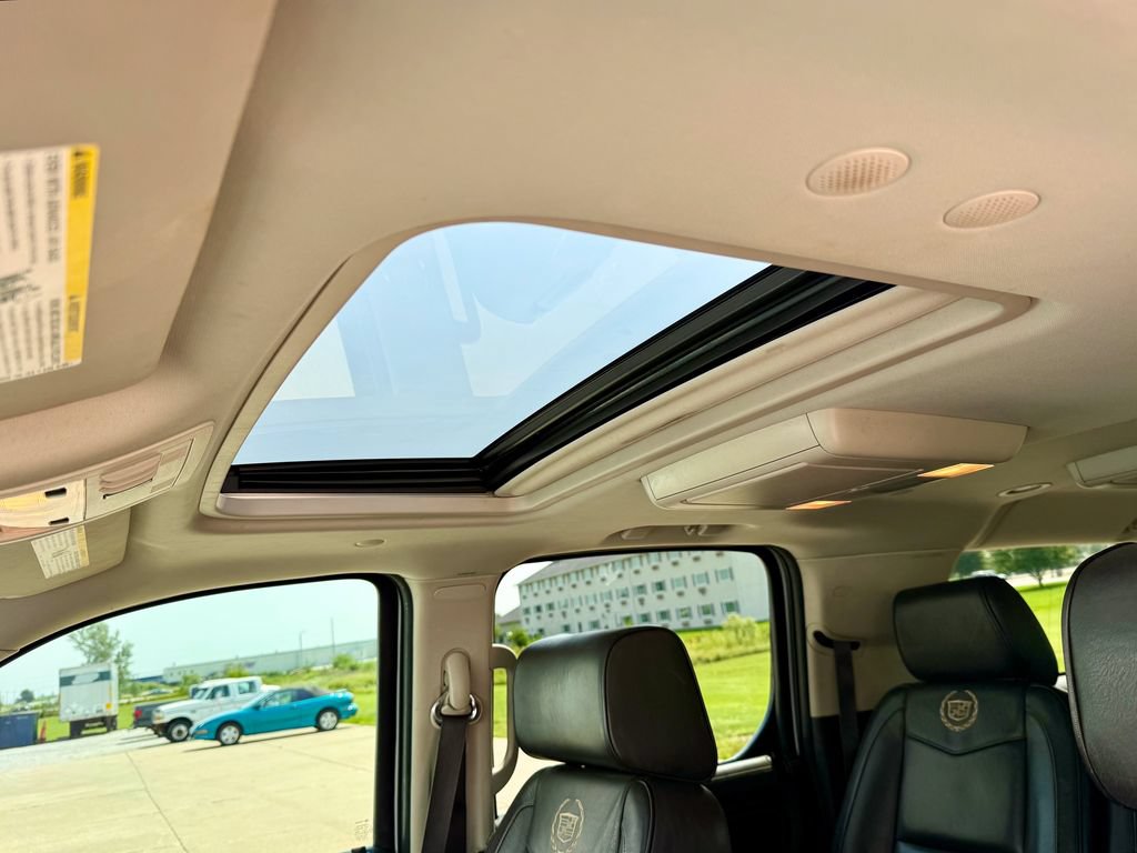 Used 2013 Cadillac Escalade ESV Platinum AWD/4WD image 30