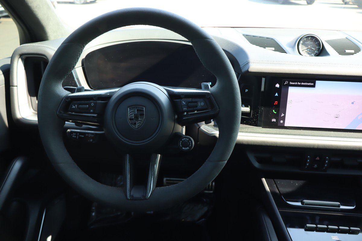 Used 2025 Porsche Cayenne Turbo AWD/4WD image 10