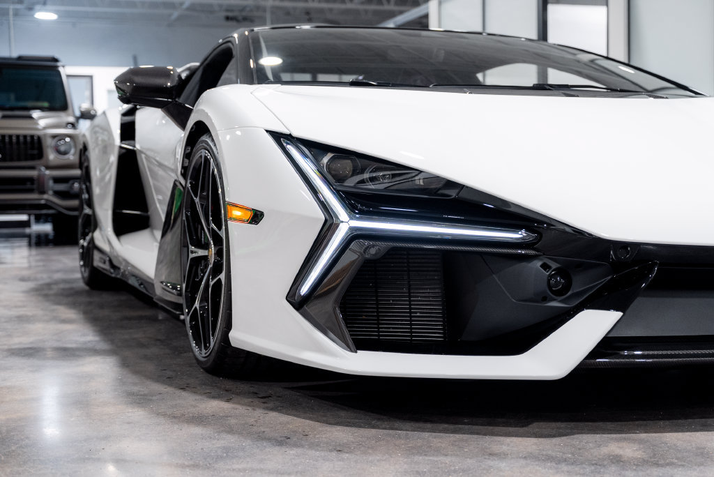 Used 2025 Lamborghini Revuelto AWD/4WD image 8