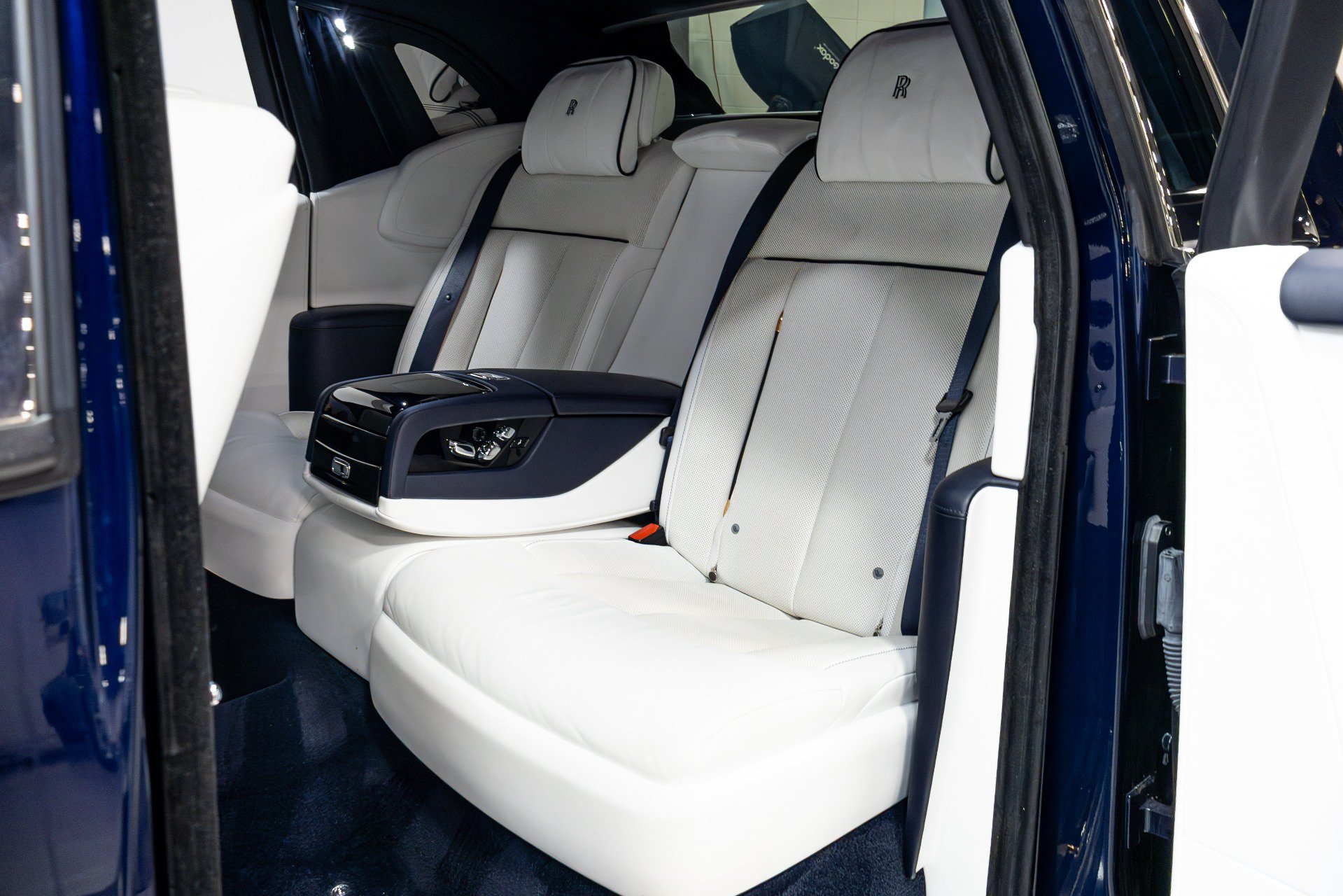 Used 2021 Rolls-Royce Phantom Sedan RWD image 47