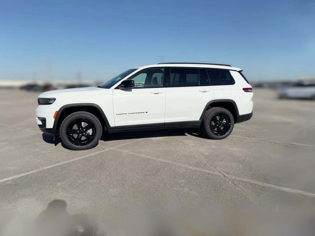New 2025 Jeep Grand Cherokee L Limited w/ Black Appearance Package image 5