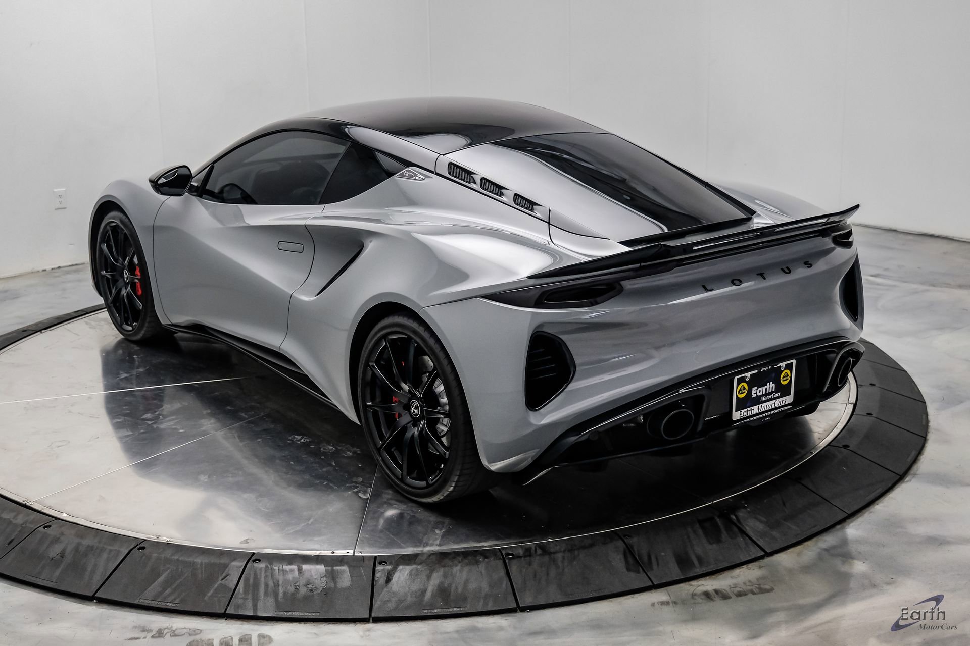 Used 2025 Lotus Emira RWD image 14