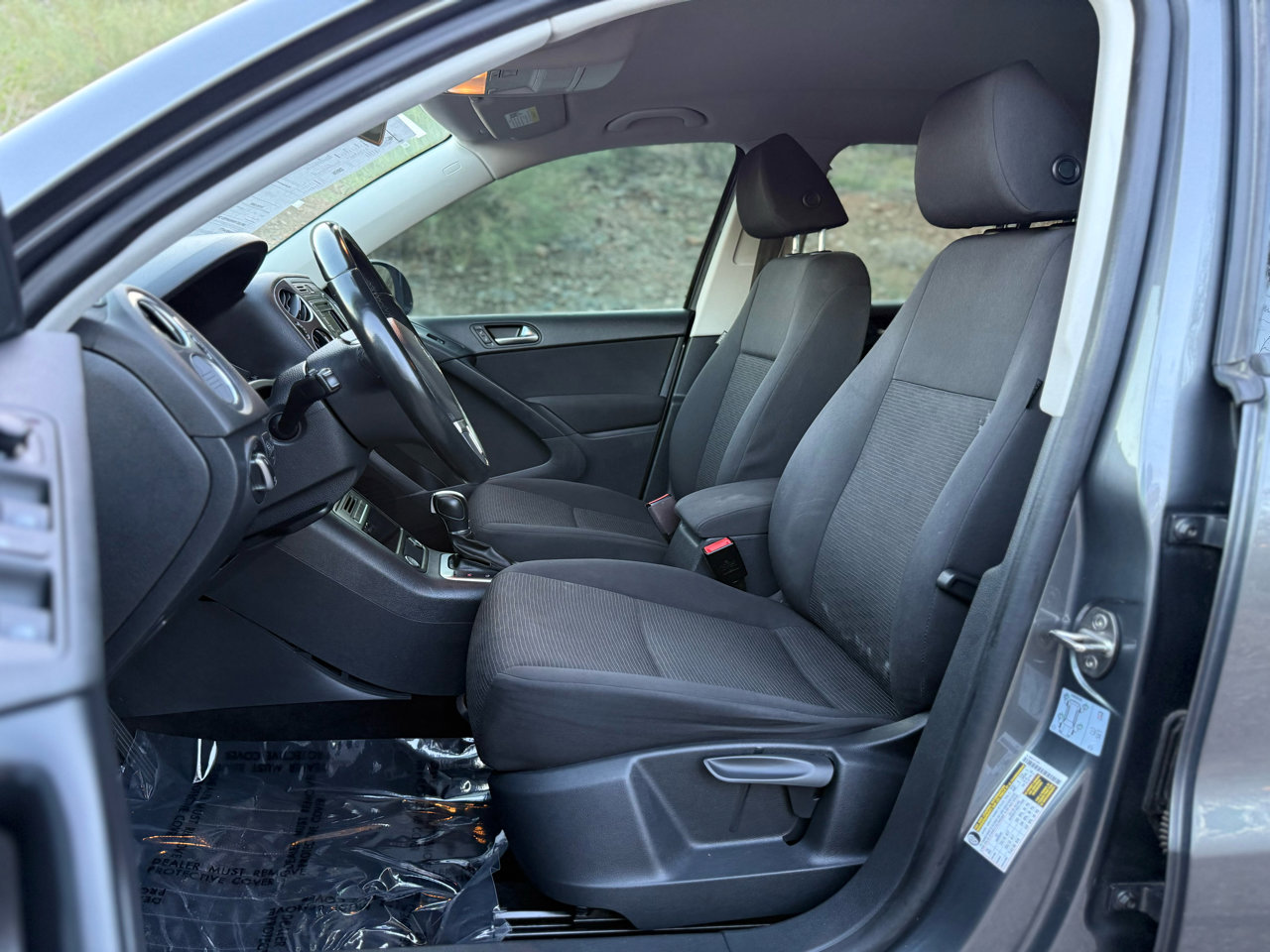 Used 2017 Volkswagen Tiguan Limited w/ Premium Package image 14