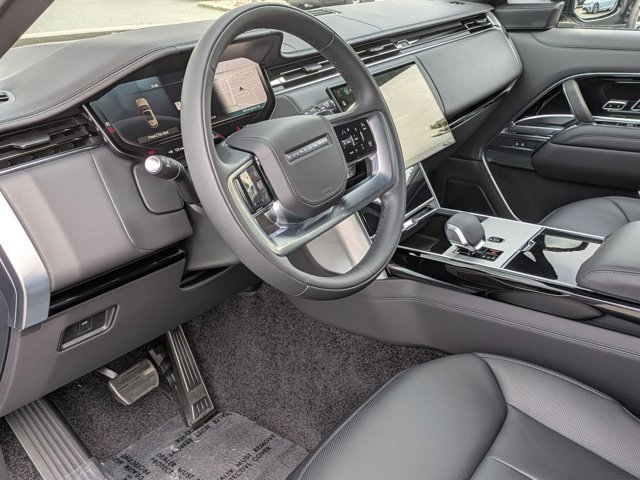 Used 2025 Land Rover Range Rover SE image 10