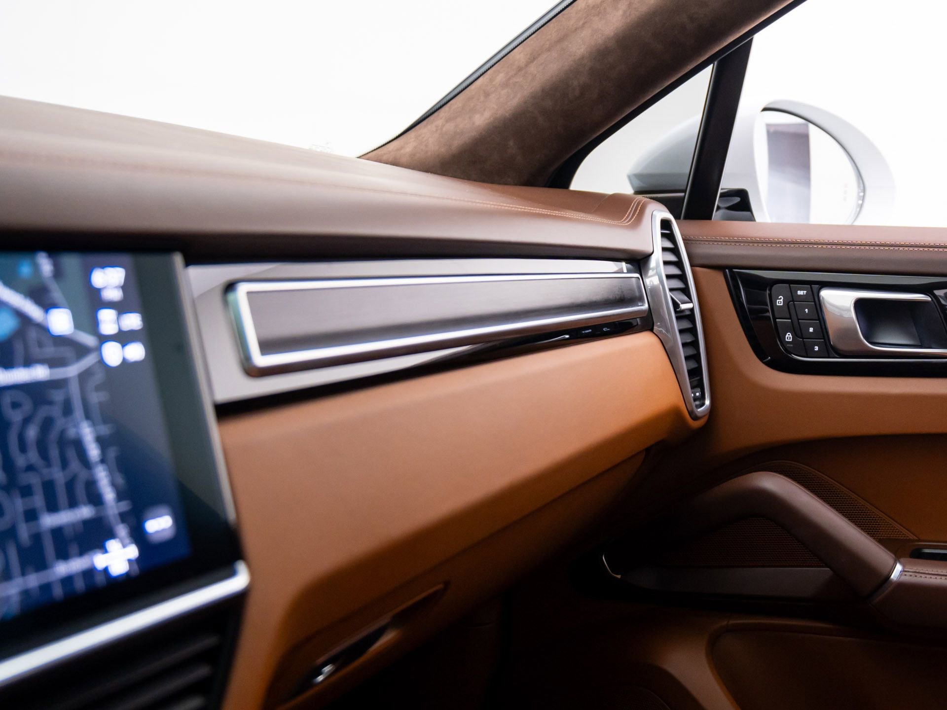 Used 2023 Porsche Cayenne GTS image 27