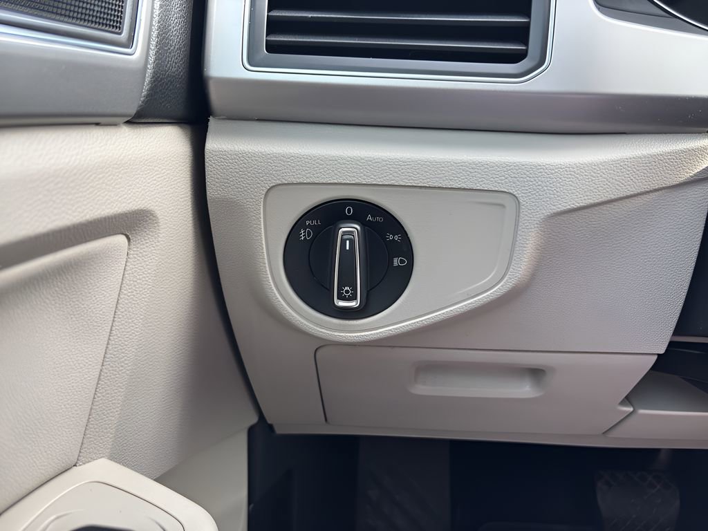 Used 2018 Volkswagen Atlas SE image 21