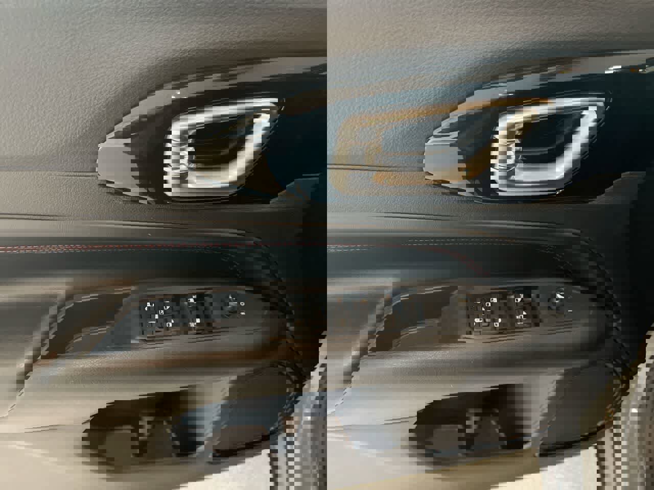 Used 2023 Jeep Compass Trailhawk image 13