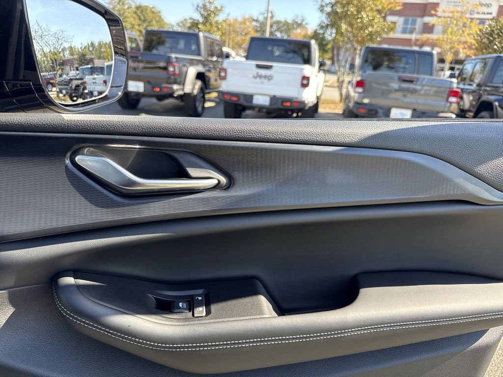 New 2025 Jeep Grand Cherokee L Altitude image 30