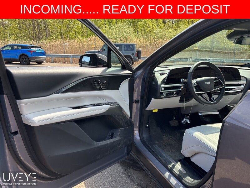 Used 2024 Cadillac Lyriq Luxury w/ LPO, Floor Liner Package AWD/4WD image 2