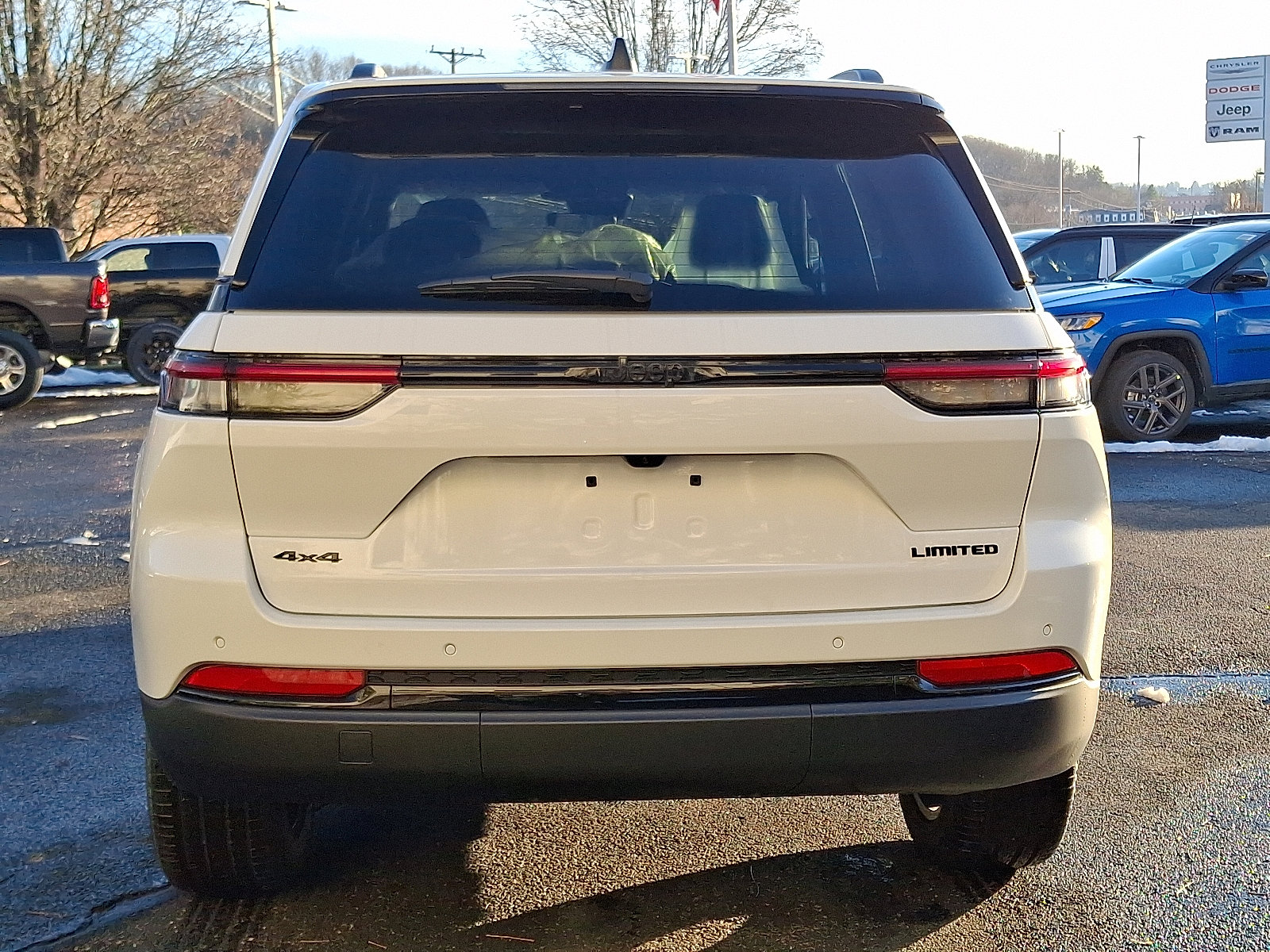 New 2025 Jeep Grand Cherokee Limited w/ Black Appearance Package image 5