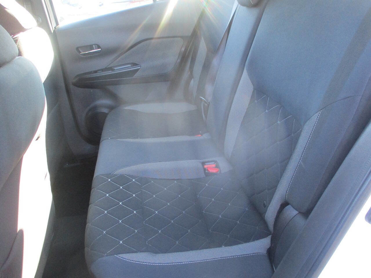 Used 2018 Nissan Kicks SV image 7