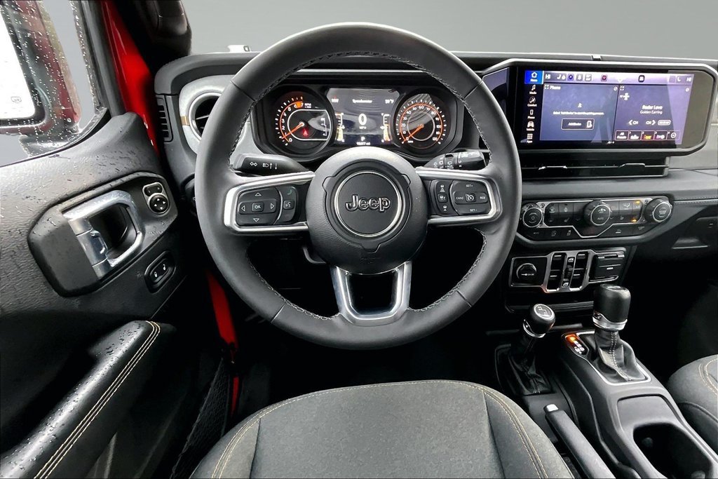 Used 2026 Jeep Wrangler Unlimited Sahara AWD/4WD image 5