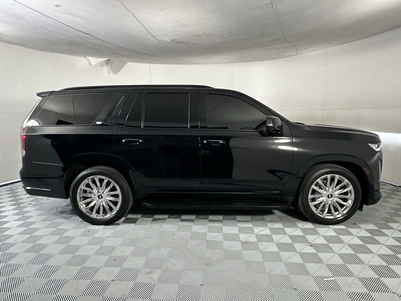 Used 2023 Cadillac Escalade Premium Luxury w/ Performance Package AWD/4WD image 9