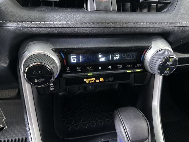 Used 2021 Toyota RAV4 LE AWD/4WD image 17
