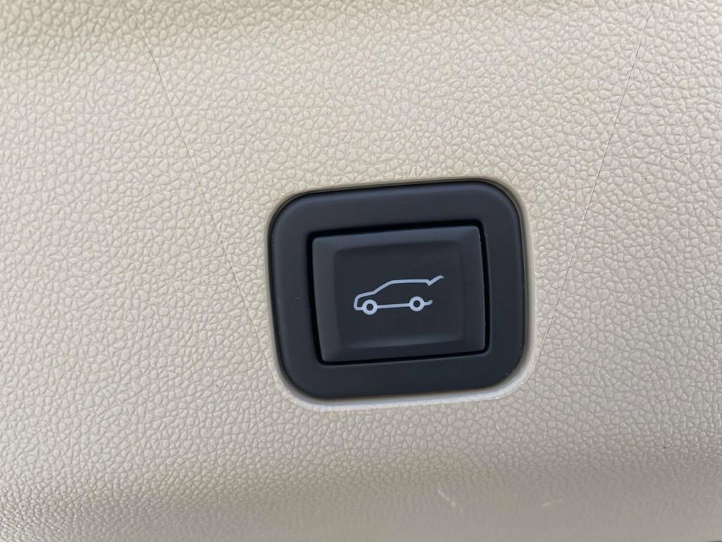 Used 2023 Cadillac Escalade ESV Premium Luxury w/ Performance Package image 11