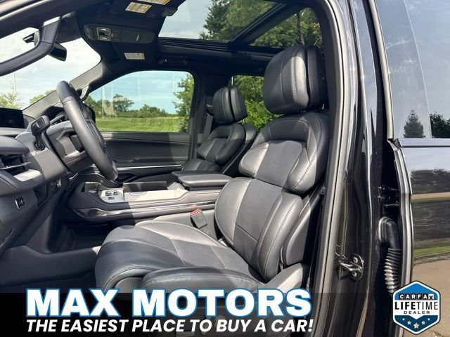 Used 2025 Lincoln Navigator Reserve w/ Jet Appearance Package AWD/4WD image 16