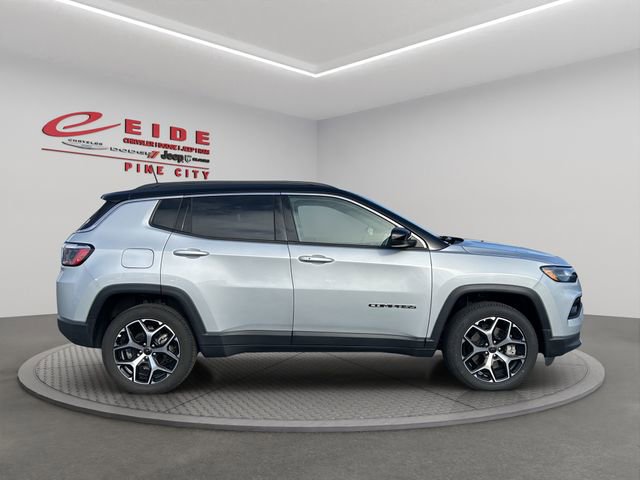 Used 2025 Jeep Compass Limited AWD/4WD image 7