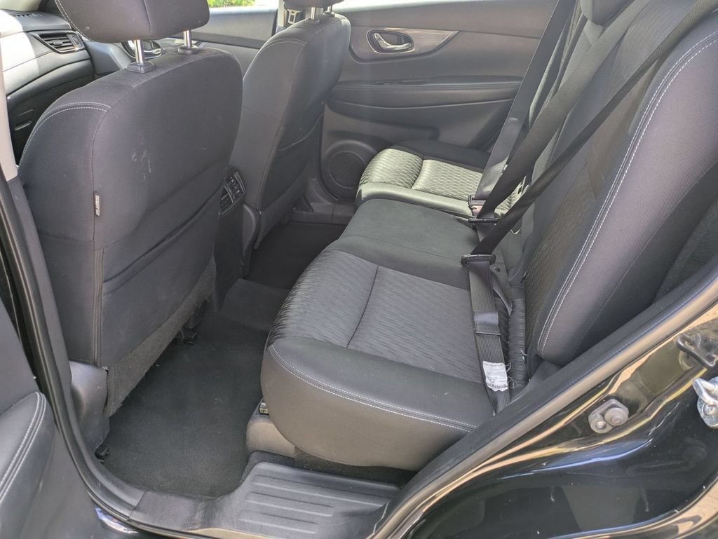 Used 2020 Nissan Rogue SV AWD/4WD image 21