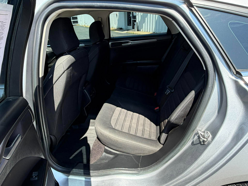 Used 2020 Ford Fusion SE image 14