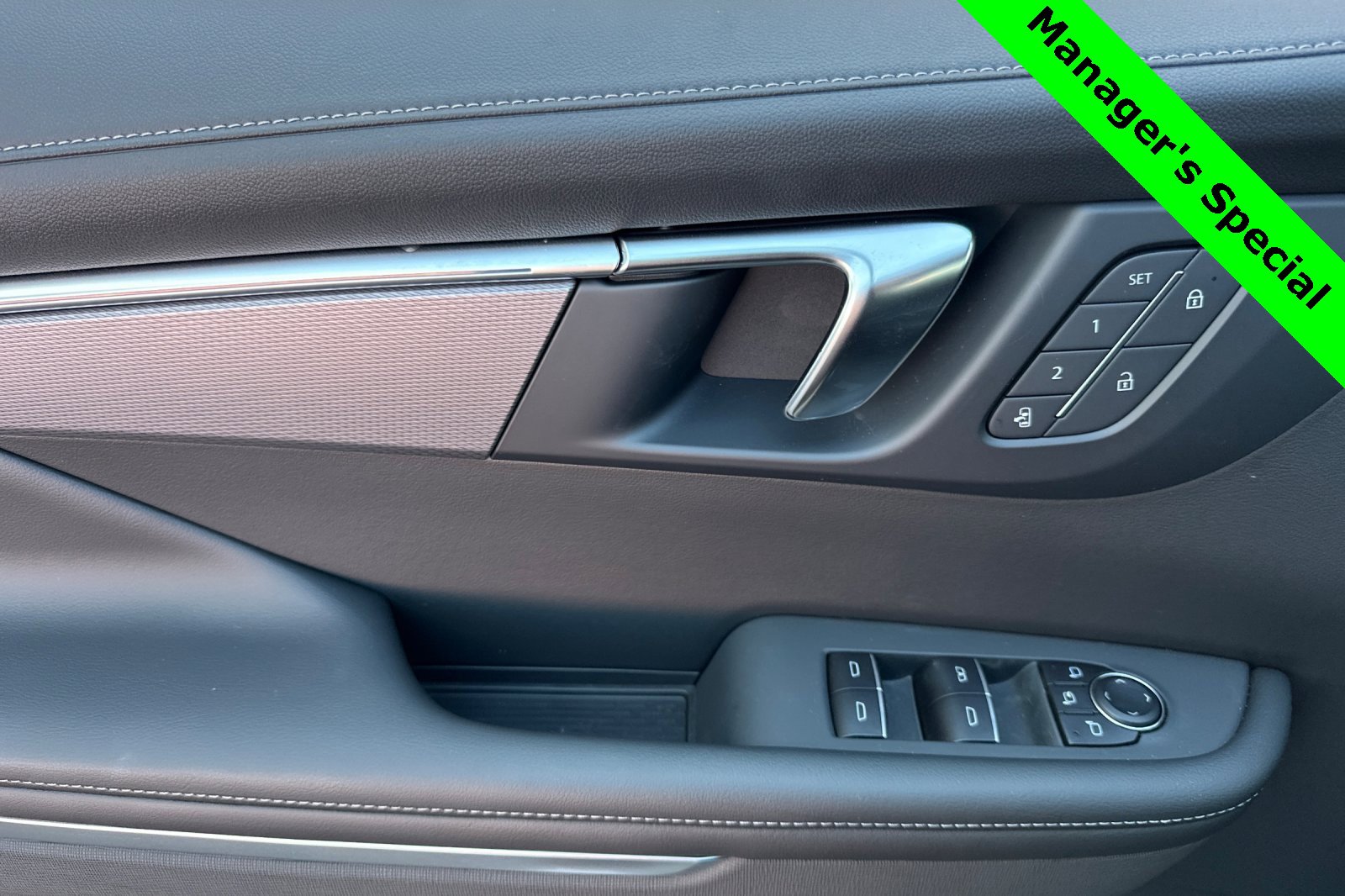 New 2025 Buick Enclave Sport Touring w/ Super Cruise Package image 9