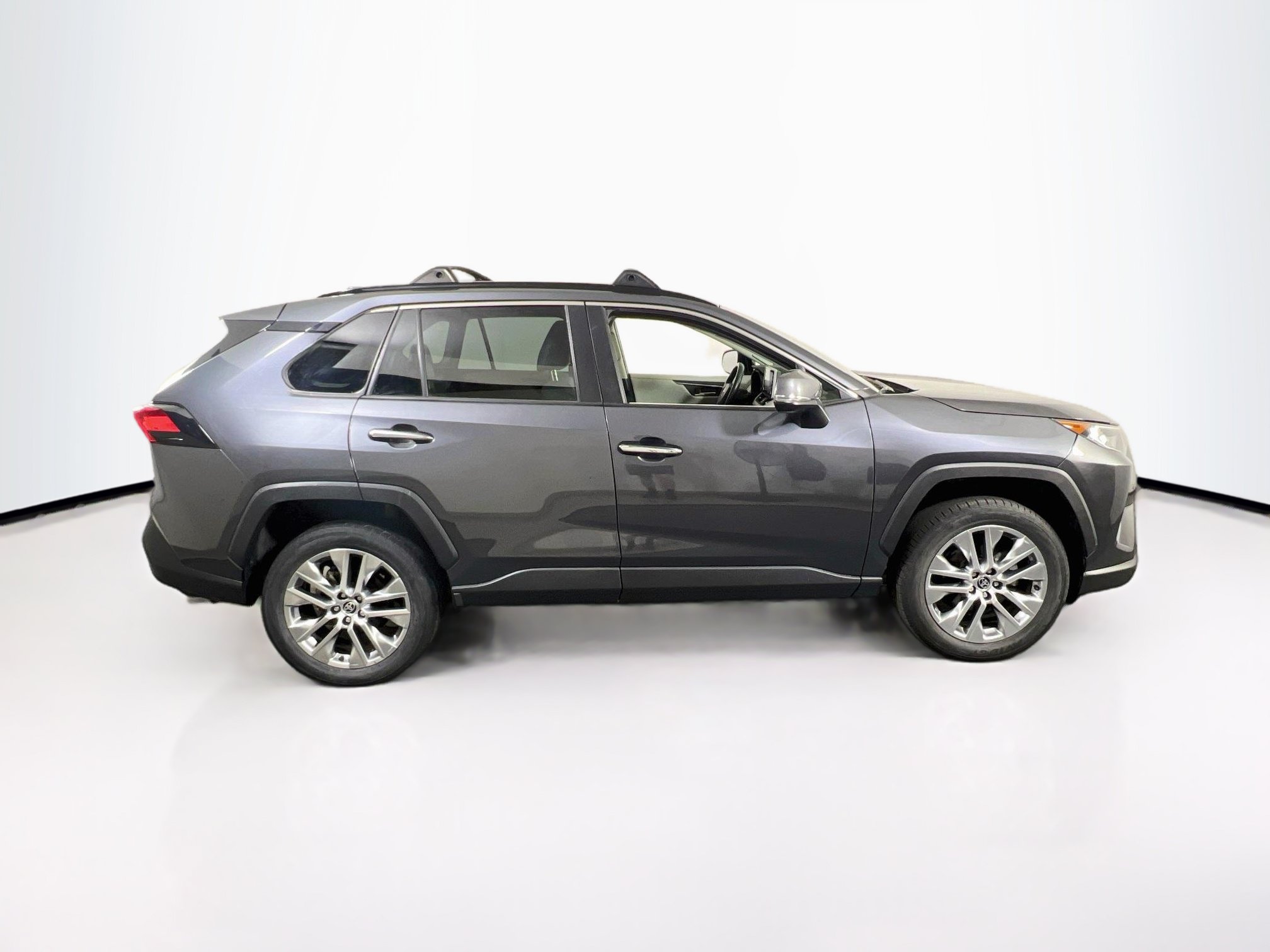 Used 2020 Toyota RAV4 Limited AWD/4WD image 4